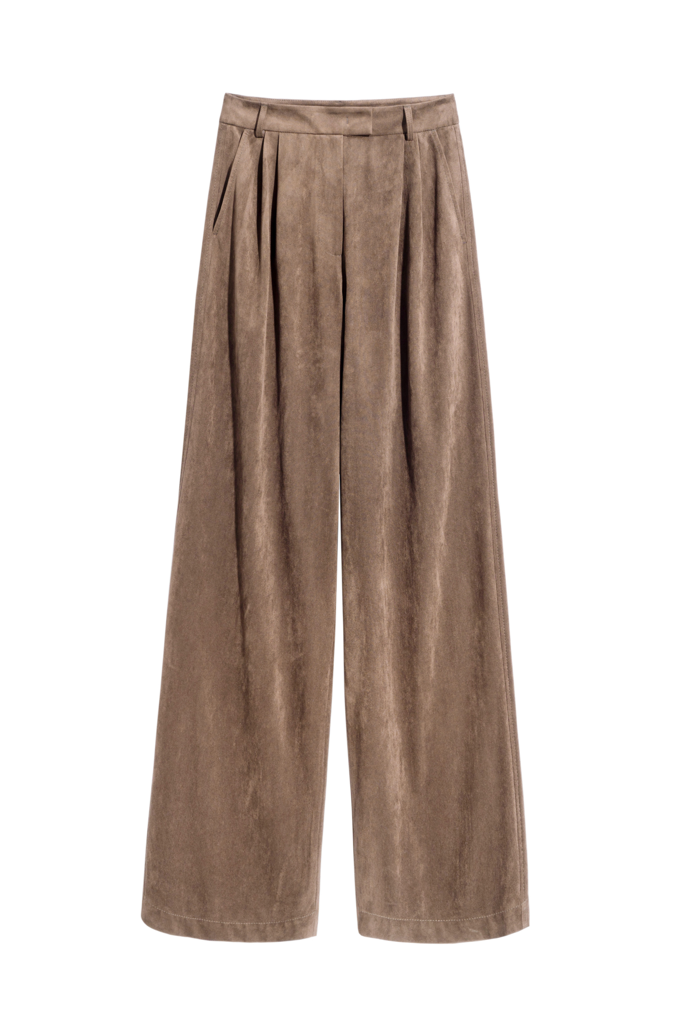 Брюки из ткани с имитацией внешнего вида и свойств натуральной замши. Модель с защипами на талии, шлевками на поясе для ремня. Застежка на скрытую пуговицу и брючный крючок. Отделка строчкой в тон.&nbsp;&nbsp;