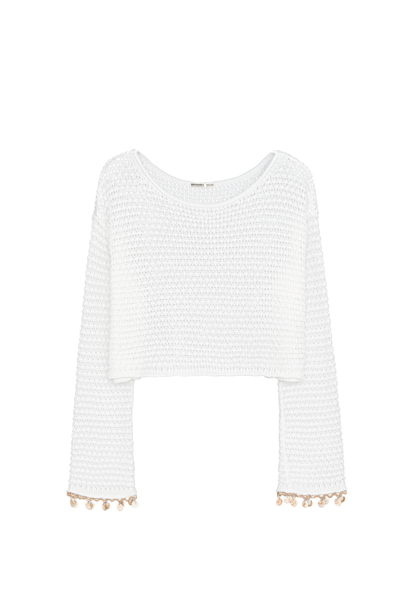 Укороченный джемпер с длинным рукавами, декорированными тесьмой из ракушек и пайетками. Дополнить образ можно юбкой в таком же стиле.