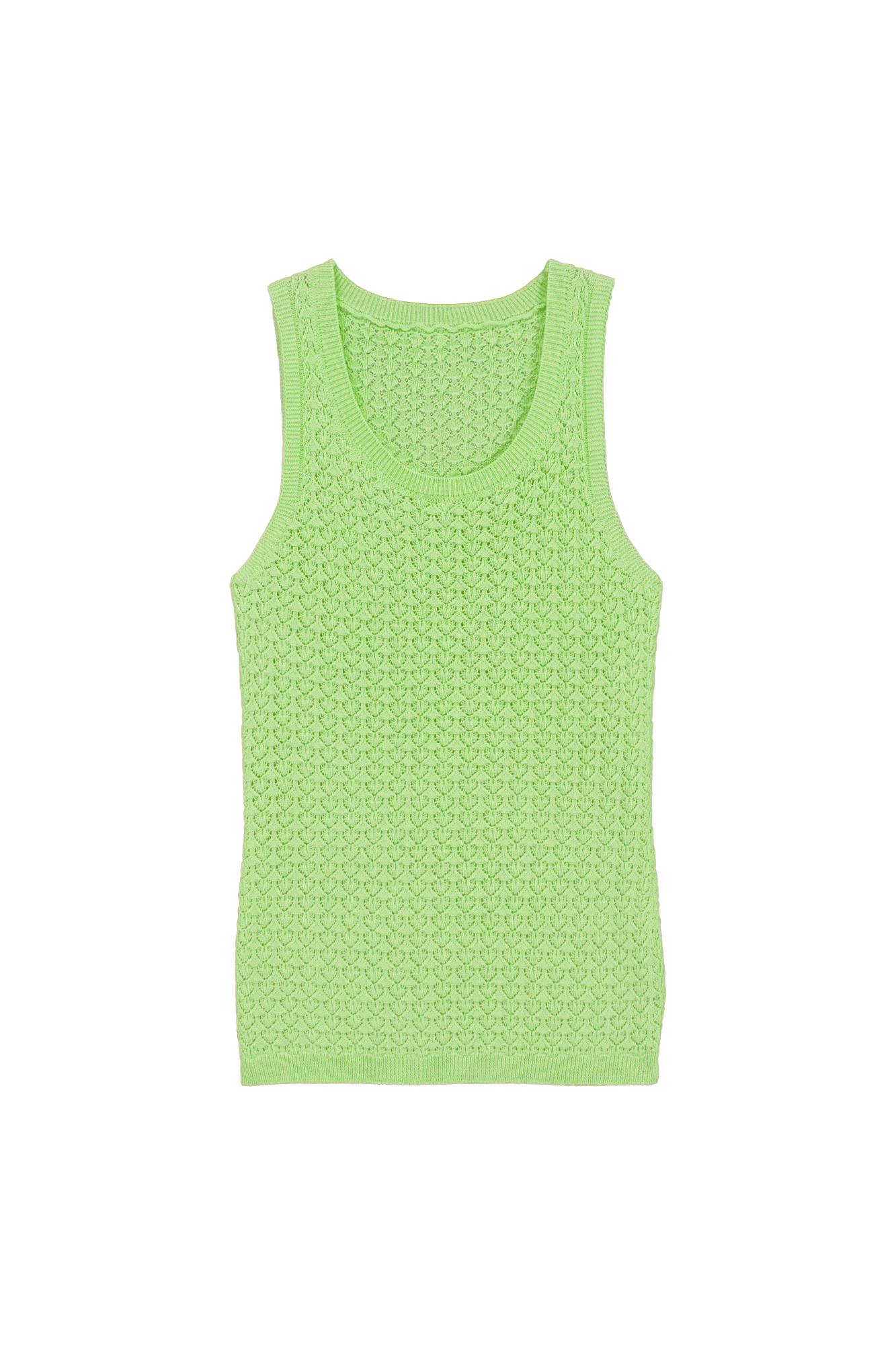 Трикотажный ажурный топ из вискозы с вывязанным орнаментом сердечками. Модель приталенного силуэта, с круглым вырезом горловины, без рукавов, на широких лямках. Края изделия выполнены в рубчик.