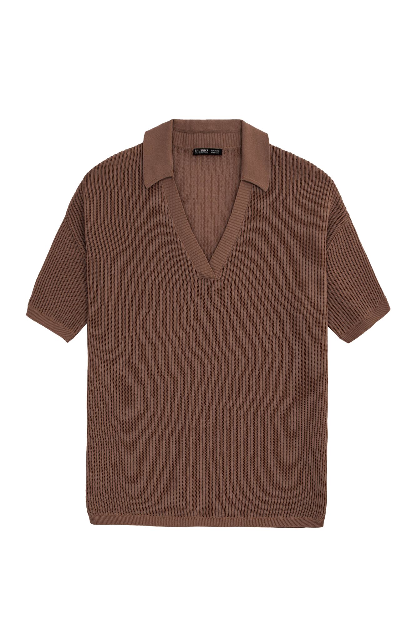 Трикотажная футболка поло из органического хлопка в рельефный рубчик. Модель свободного силуэта со спущенной линией плеча и воротником-поло.<br />
Трикотажное платье длины мини из органического хлопка. Модель приталенного силуэта, с длинными расклешенными рукавами разрезами на манжетах и круглым вырезом горловины. <br />
Изделие декорировано объемным растительным орнаментом. Органический хлопок - более экологичная и безопасная альтернатива обычному хлопку, выращенная без использования химикатов. 