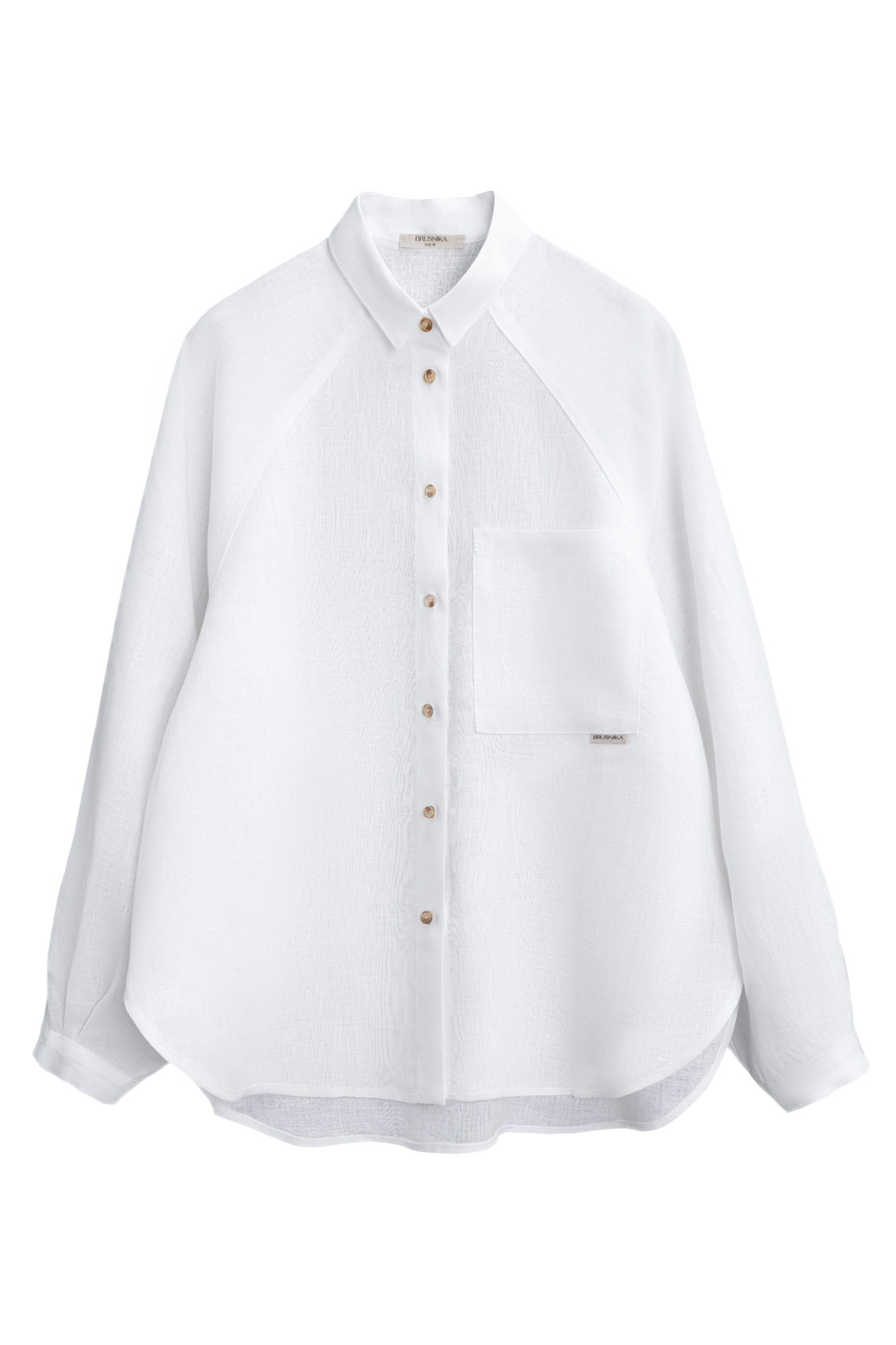 Рубашка из 100% льна с рукавом реглан. Модель свободного кроя, с длинными рукавами с короткими манжетами, классическим отложным воротником и нагрудным карманом с брендированным ярлыком. Застежка на пуговицы.