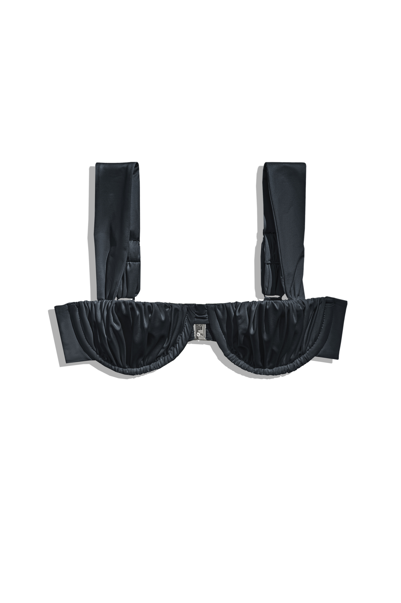 Купальник на широких бретельках. Чашечки декорированы драпировкой.