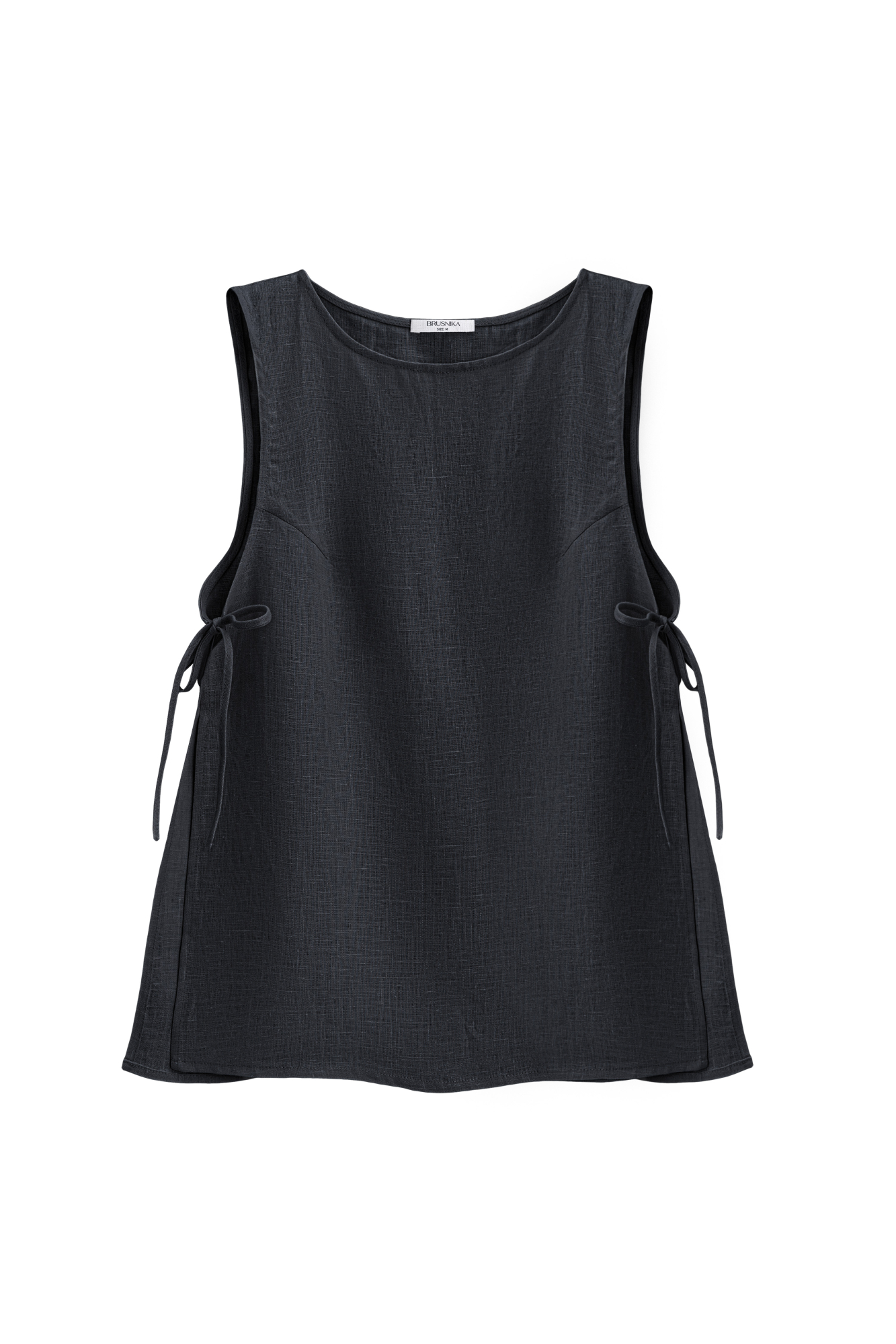 Топ из 100% льна. Модель свободного кроя, без рукавов, с круглым вырезом горловины. Изделие фиксируется завязками по бокам.