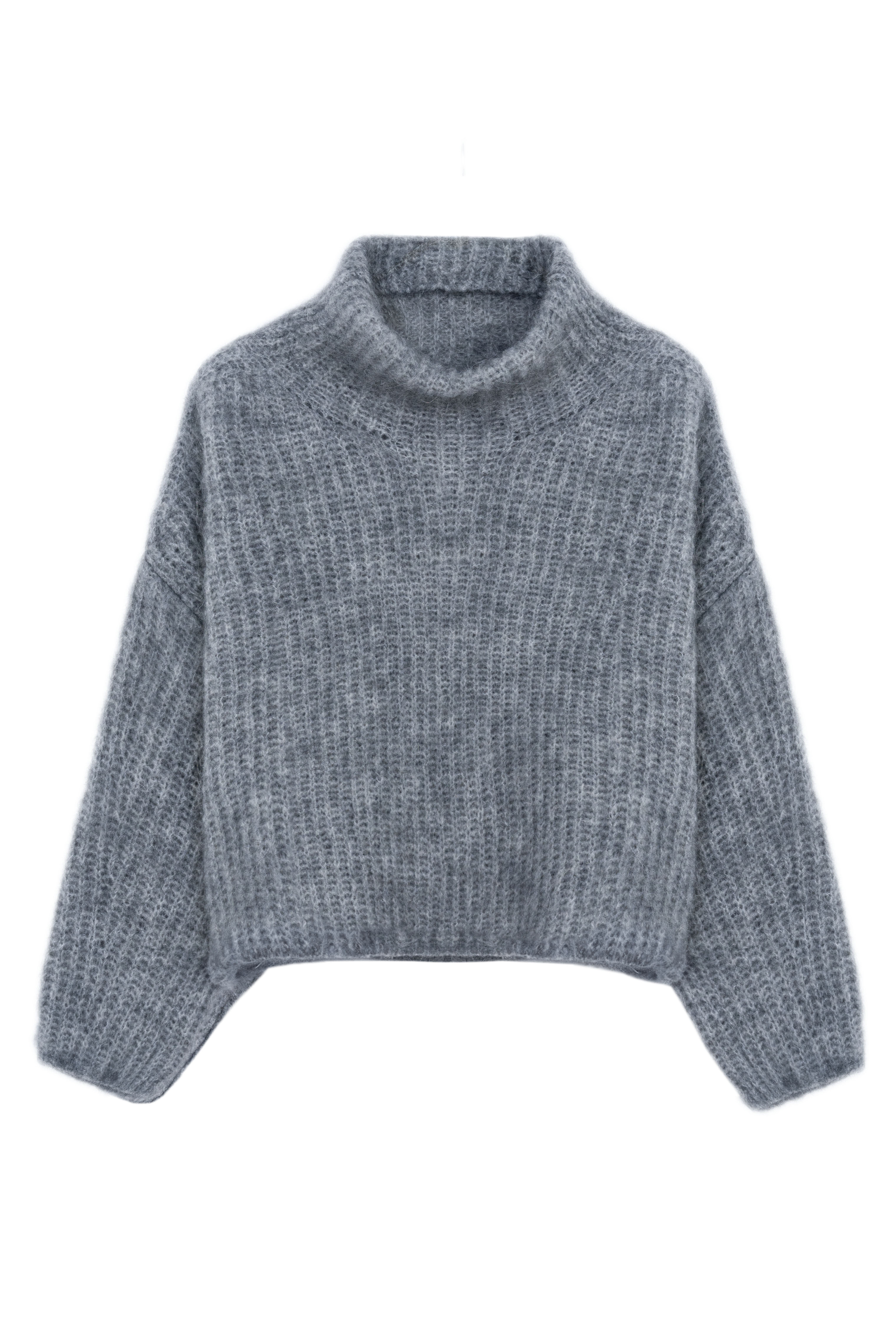 Джемпер из мохера с высоким воротником