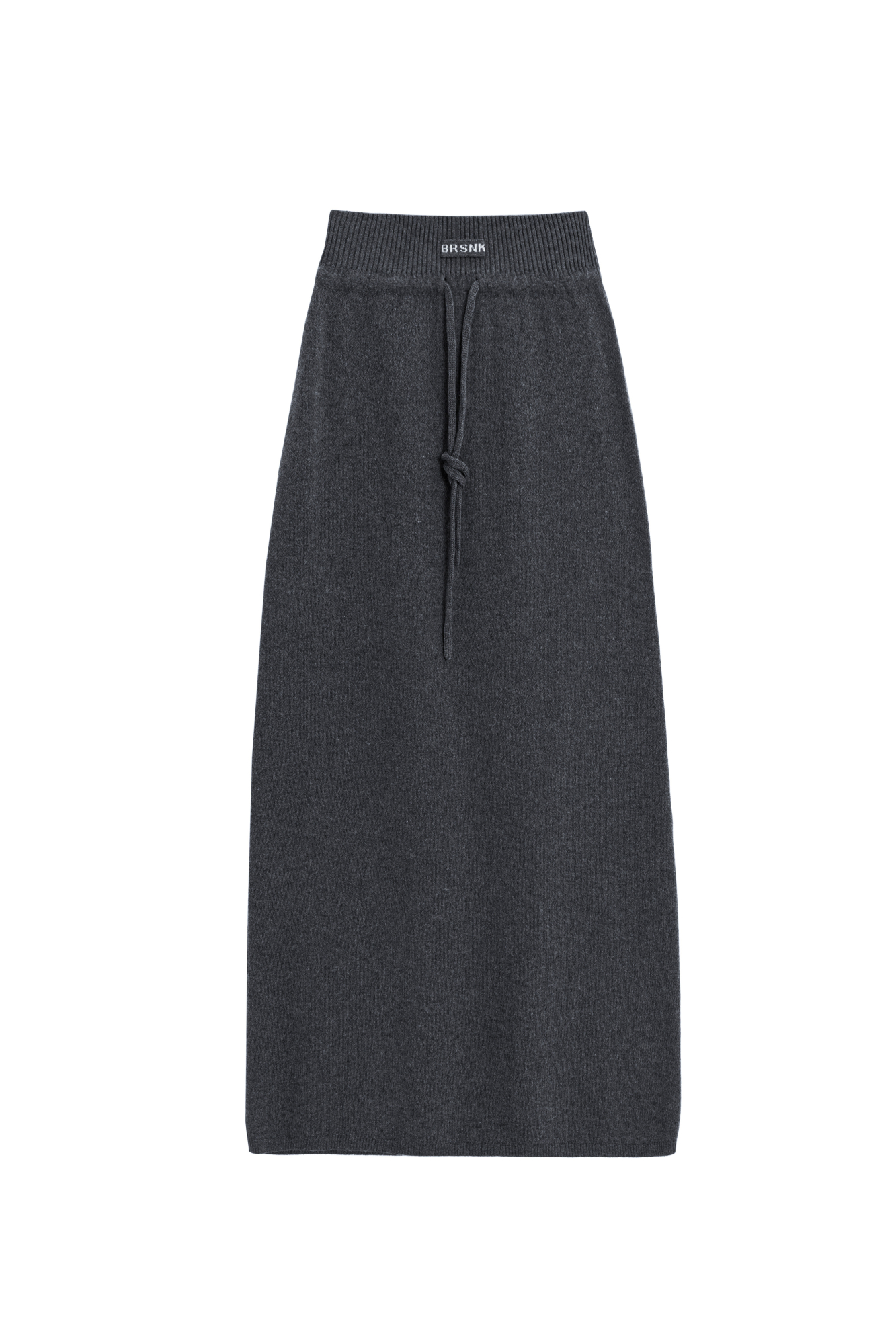 Трикотажная юбка длины макси из кашемира и шерсти. Модель по фигуре, с широким эластичным поясом в рубчик, дополненным кулиской и двумя накладными карманами сзади. Изделие декорировано вывязанным логотипом.