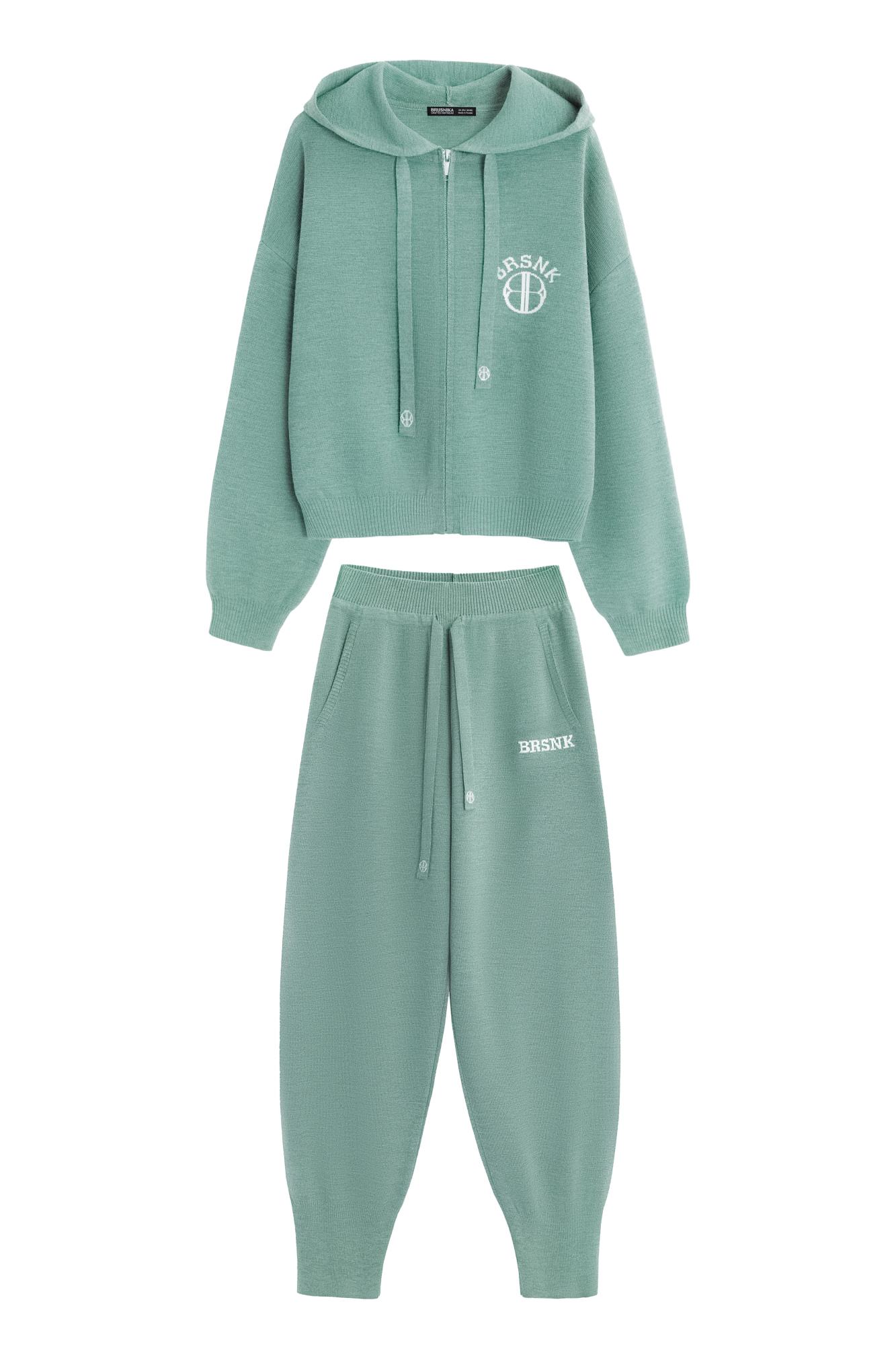 Трикотажный костюм в спортивном стиле из шерсти с добавлением акрила, состоящий из бомбера и брюк. Бомбер свободного силуэта, со спущенной линией плеча и капюшоном на кулиске. Низ изделия и манжеты рукавов выполнены на эластичной резинке. Застежка на молнию. <br />
Брюки с широким эластичным поясом на кулиске, боковыми карманами и широкими манжетами на резинке. Изделие декорировано брендированным жаккардом.