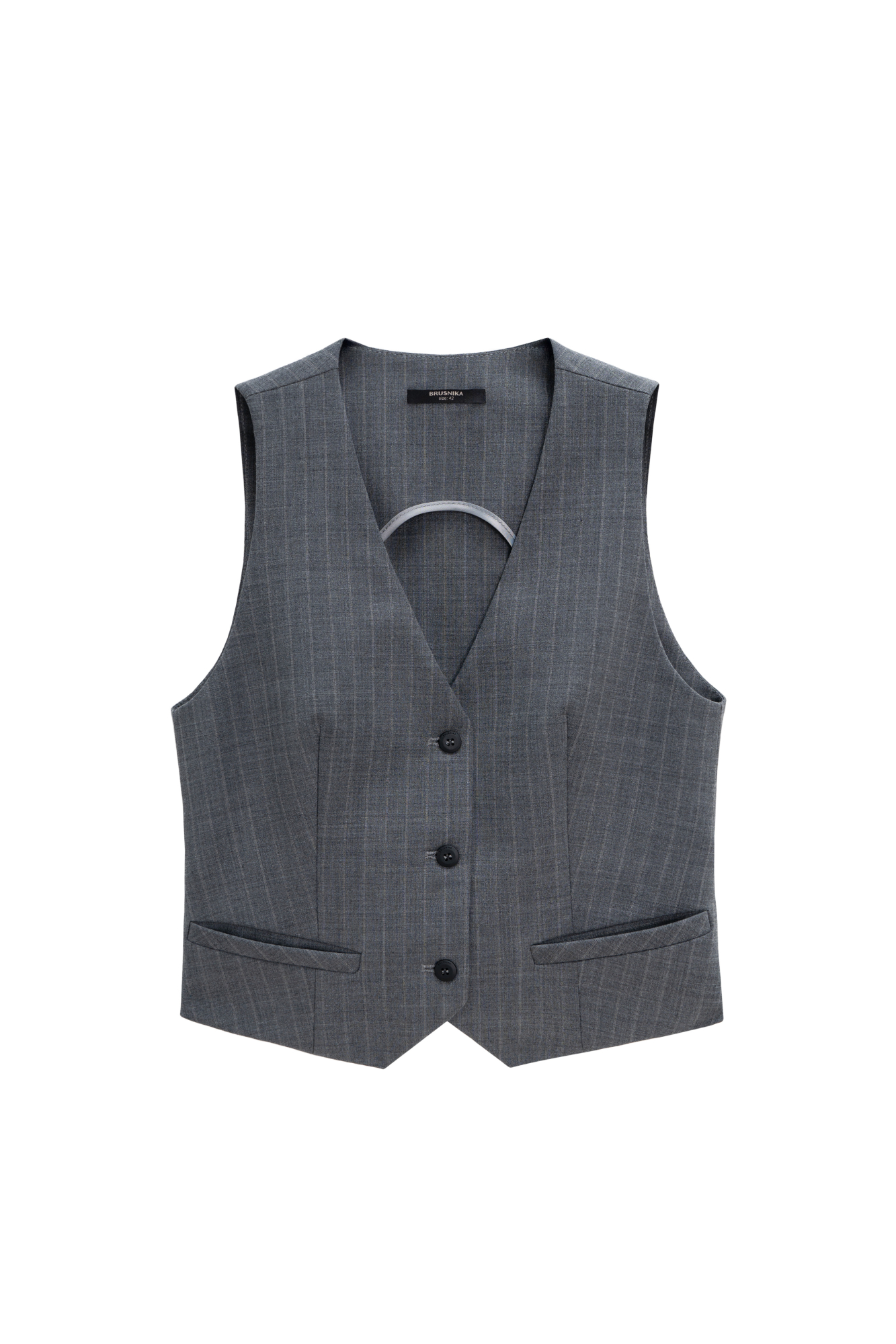 Классический жилет из шерсти. Модель прямого кроя с имитацией карманов и V-образным вырезом. Застежка на три пуговицы. Изделие без подкладки.