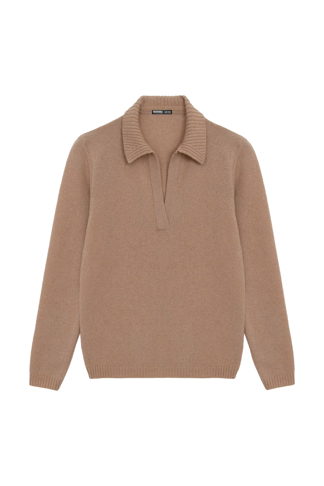 Трикотажный джемпер с воротником-поло из 100% кашемира. Модель свободного силуэта, края изделия выполнены в рубчик. 