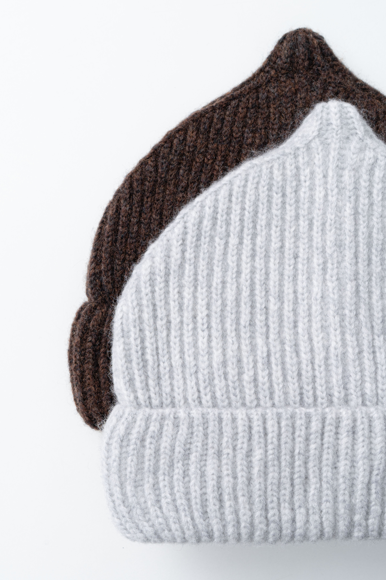 Трикотажная шапка из шерсти мериноса экстрафайн. Модель с отворотом.