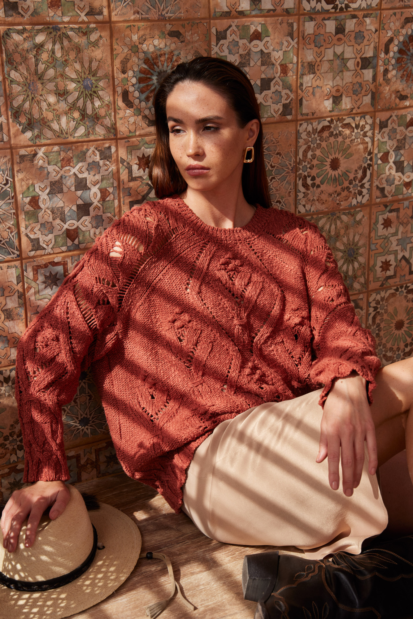 Джемпер с добавлением хлопка и льна, шнуровка на плечах.