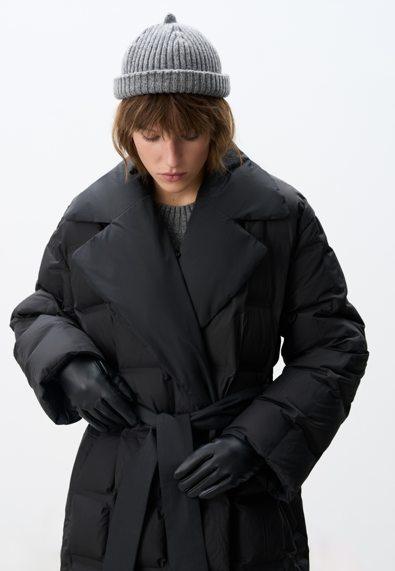 Трикотажная шапка в рубчик. Модель с отворотом.