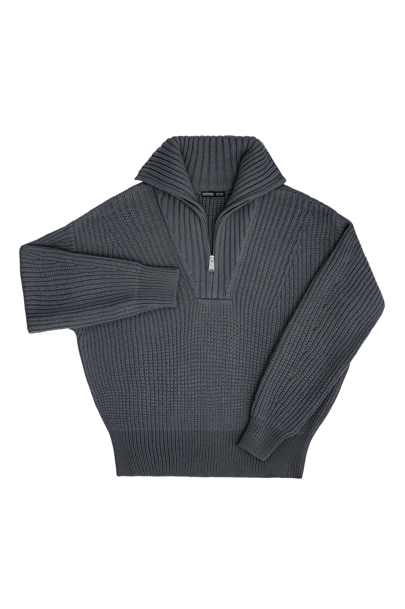 Трикотажный джемпер с шерстью альпака. Модель свободного силуэта со спущенной линией плеча и высоким воротом. Застежка на молнию, края изделия в рубчик.