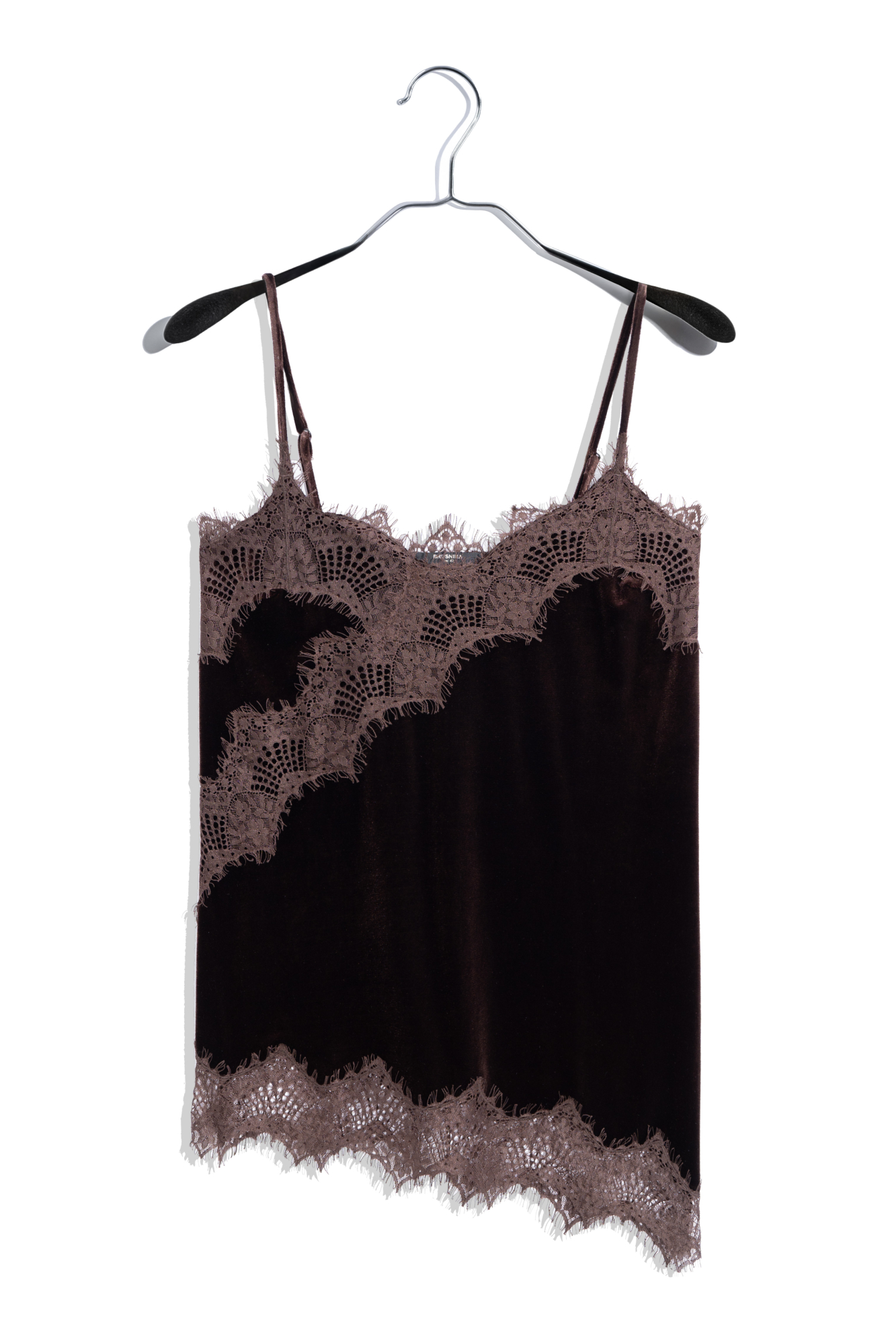 Топ из бархатной вискозы, декорированный тонким кружевом. Модель асимметричного кроя, с глубоким вырезом декольте на тонких бретельках. 