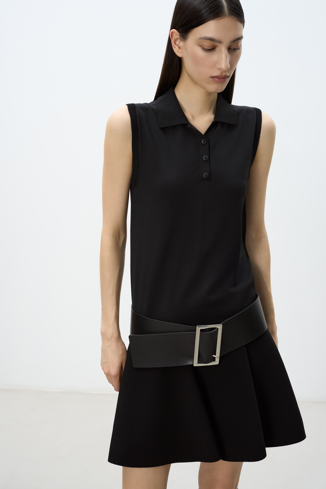 Трикотажная юбка длины мини из вискозы. Модель А-силуэта с эластичным поясом на резинке.