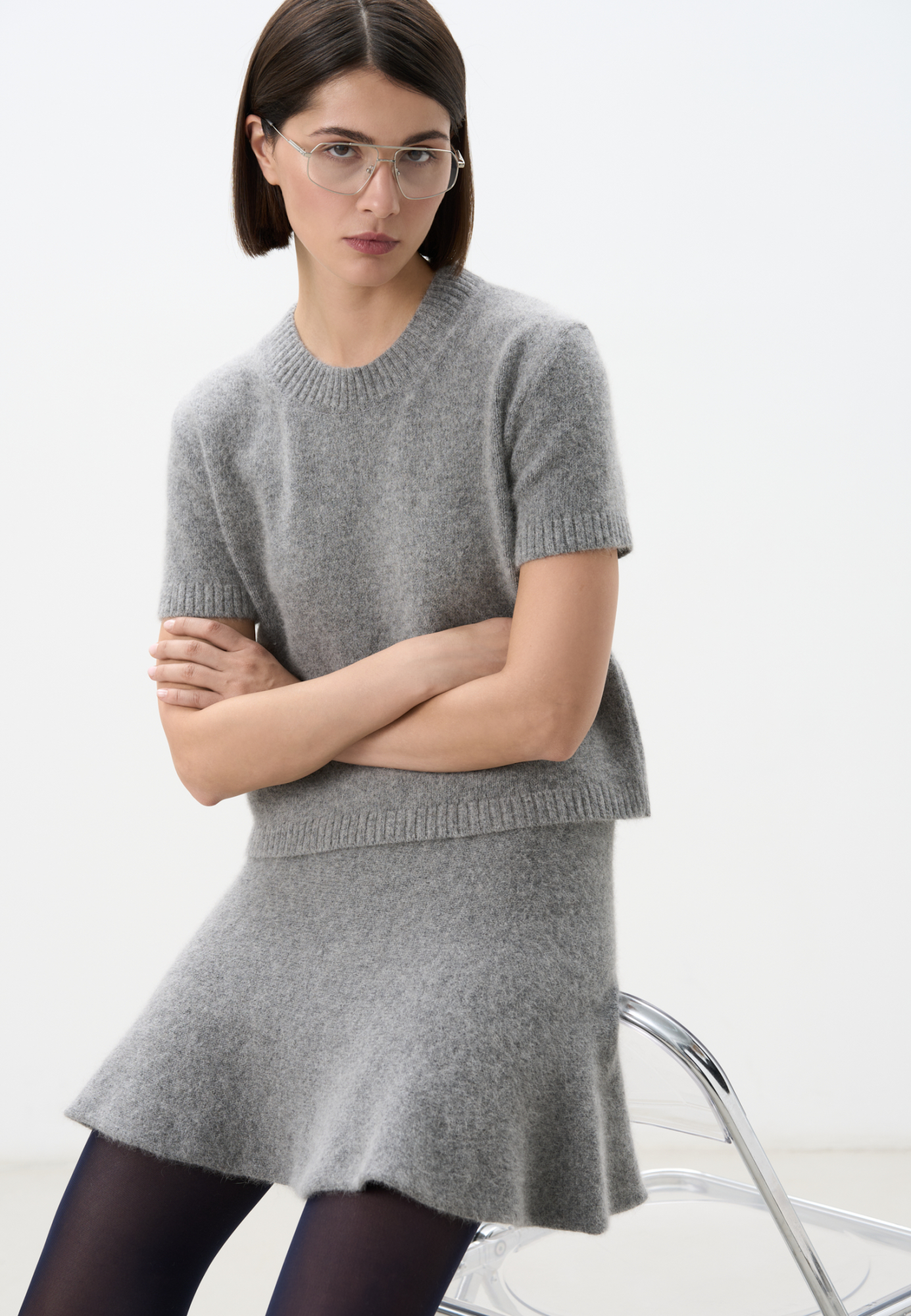 Трикотажная юбка длины мини из шерсти и пуха лисы. Модель полусолнце с эластичным поясом на резинке. 