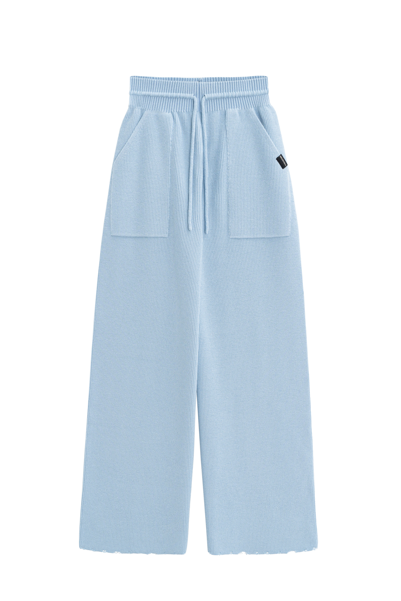 Свободные брюки с необработанным низом. Модель прямого силуэта с накладными карманами и эластичным поясом в рубчик на кулиске.