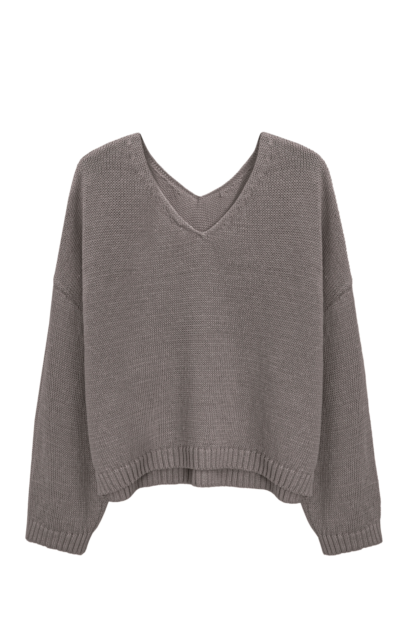 Трикотажный джемпер из 100% льна с V-образным вырезом. Модель прямого силуэта с длинным рукавом и удлиненной спинкой. Края изделия выполнены в рубчик.