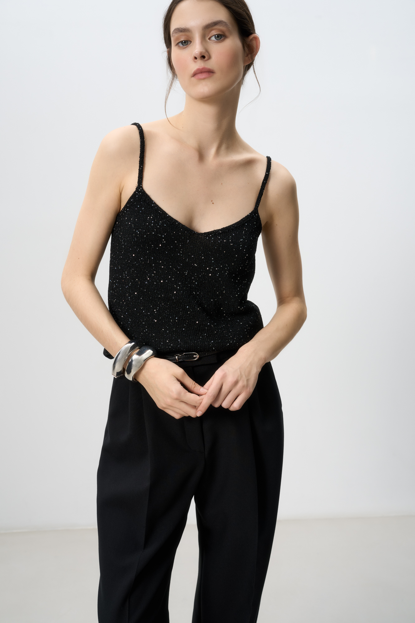 Трикотажный топ из поливискозы на тонких лямках с голографическими пайетками.