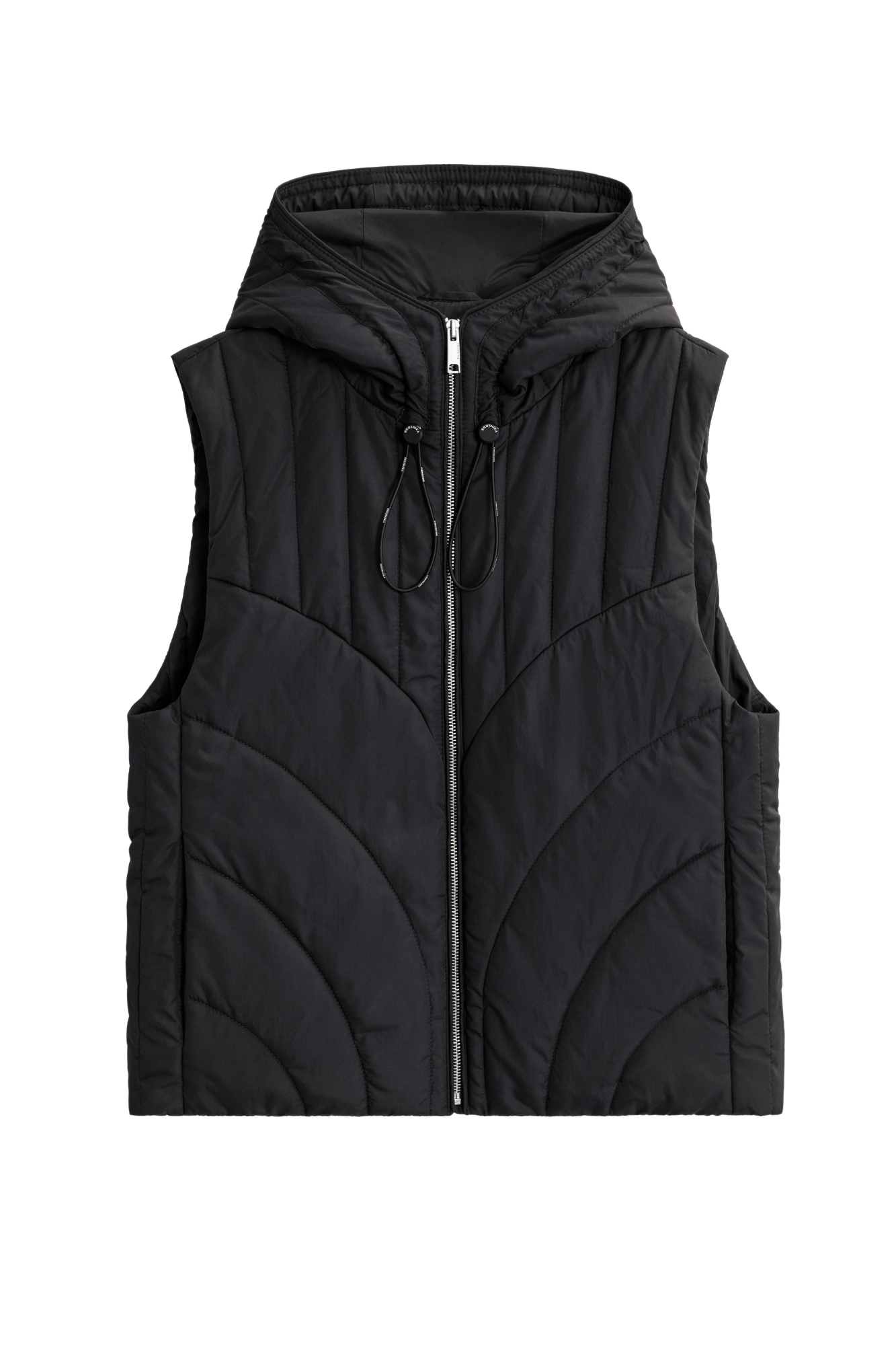 Жилет на синтепоне с капюшоном. Модель свободного силуэта с боковыми карманами. Капюшон регулируется кулиской. Застежка на молнию. На подкладке.