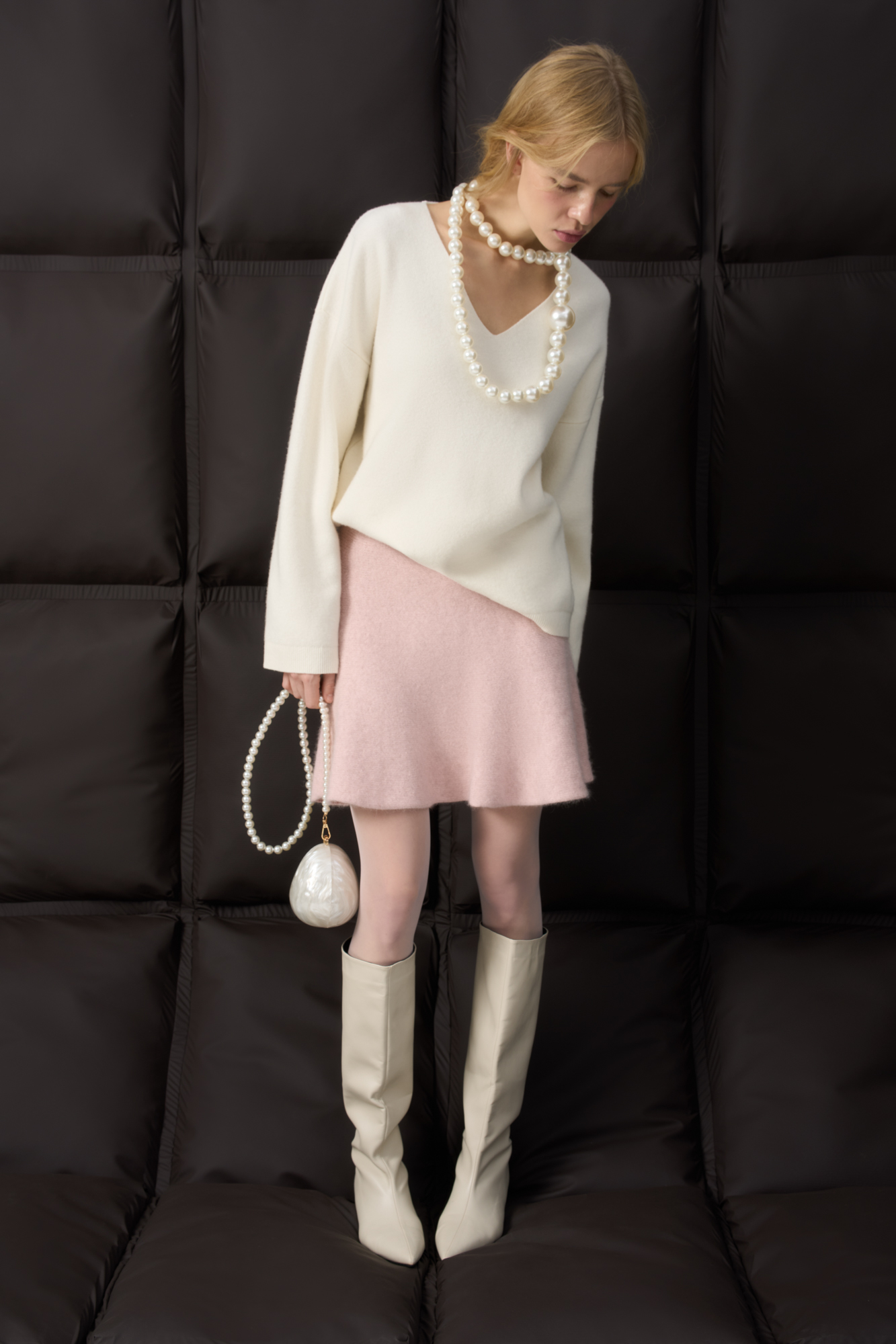 Трикотажная юбка длины мини из шерсти и пуха лисы. Модель полусолнце с эластичным поясом на резинке.