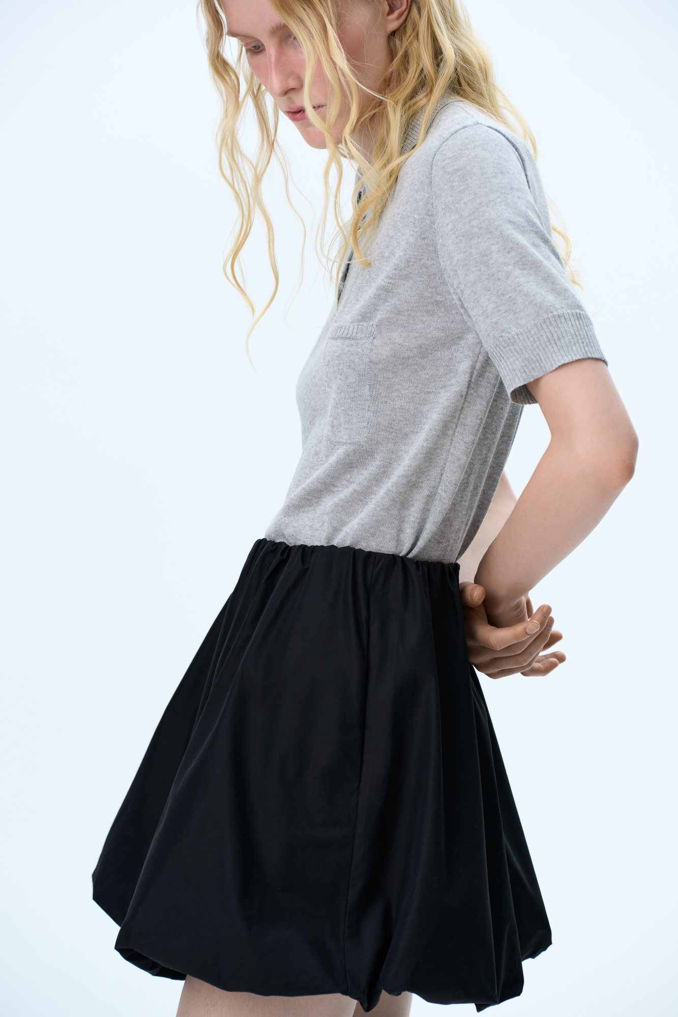 Юбка-баллон длины мини с эластичным поясом на кулиске.