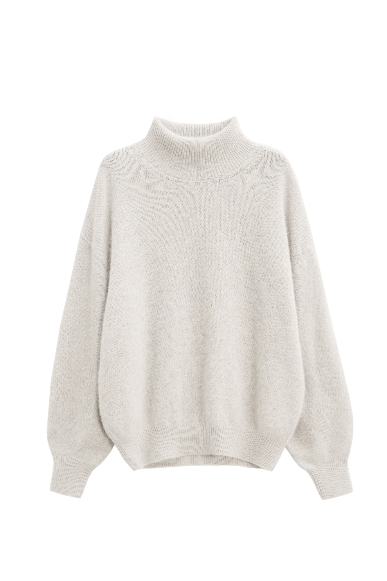 Трикотажный джемпер из пуха лисы. Модель свободного силуэта с высоким воротом, спущенной линией плеч и широкими рукавами с манжетами на резинке.