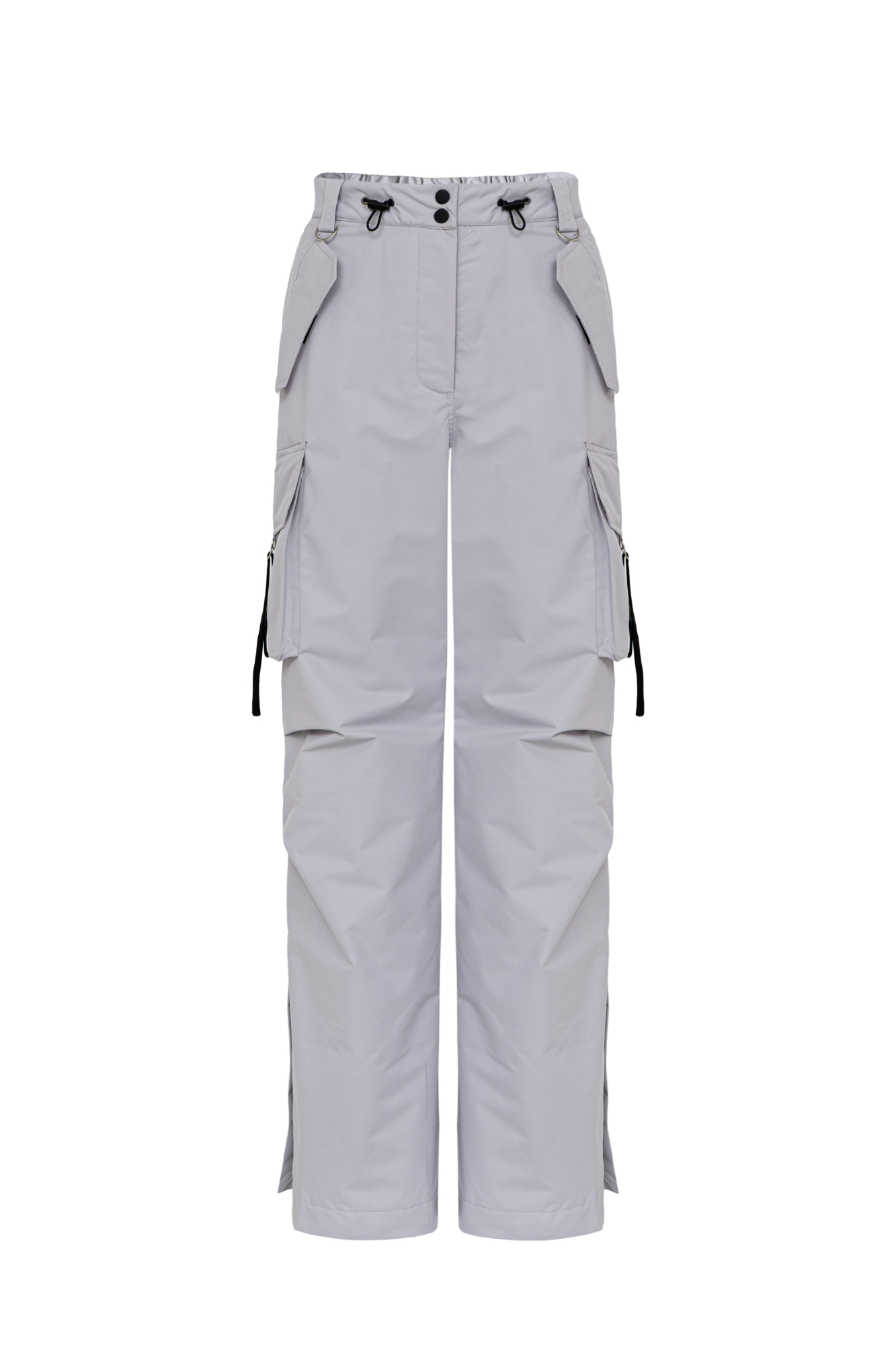 Брюки утепленные, с накладными карманами, с шлевкой для ременя и кулиской на талии, застегиваются на кнопки.