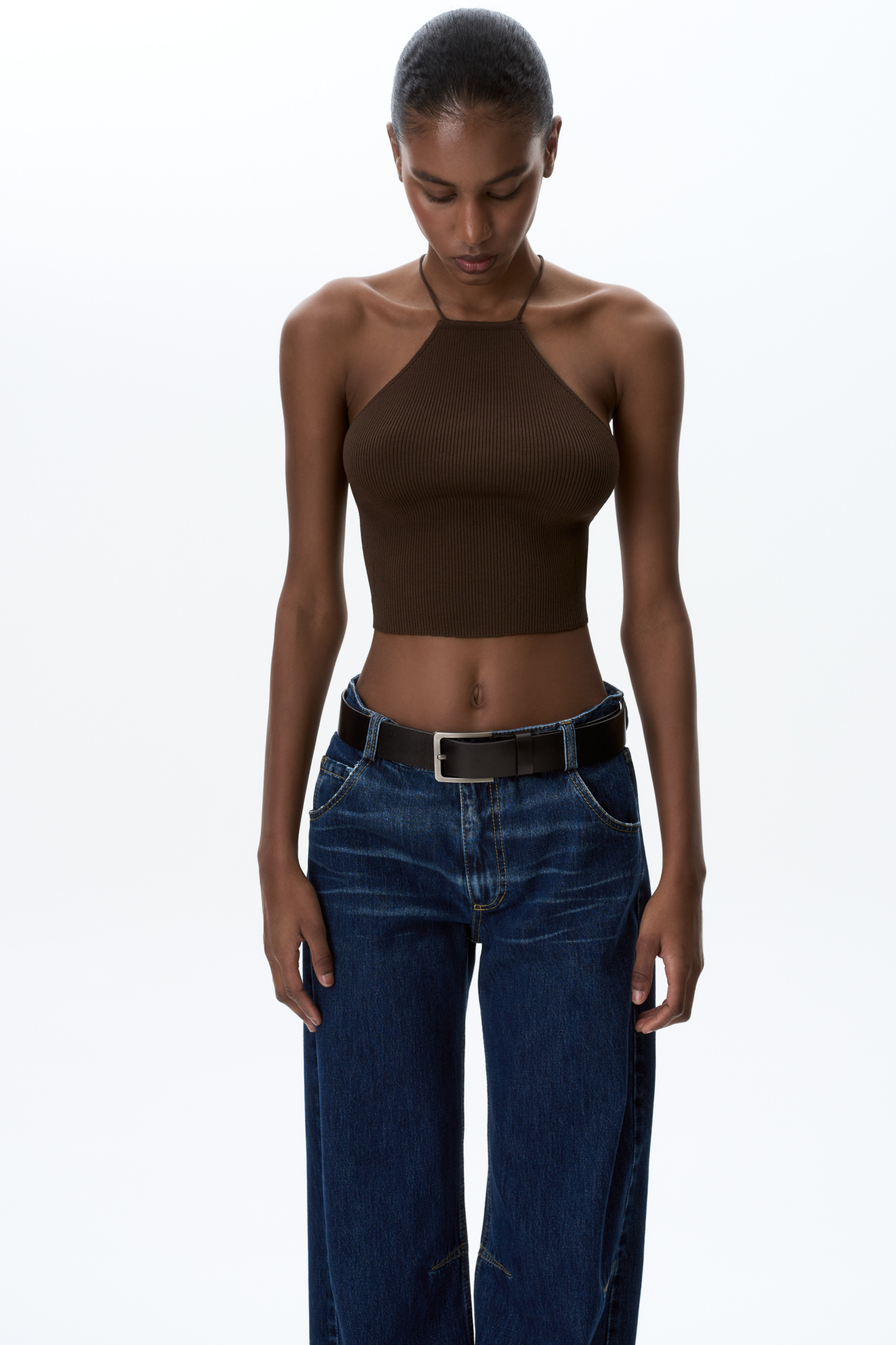 Трикотажный топ в рубчик из вискозы. Открытая спина на кулиске и тонких бретелях. 