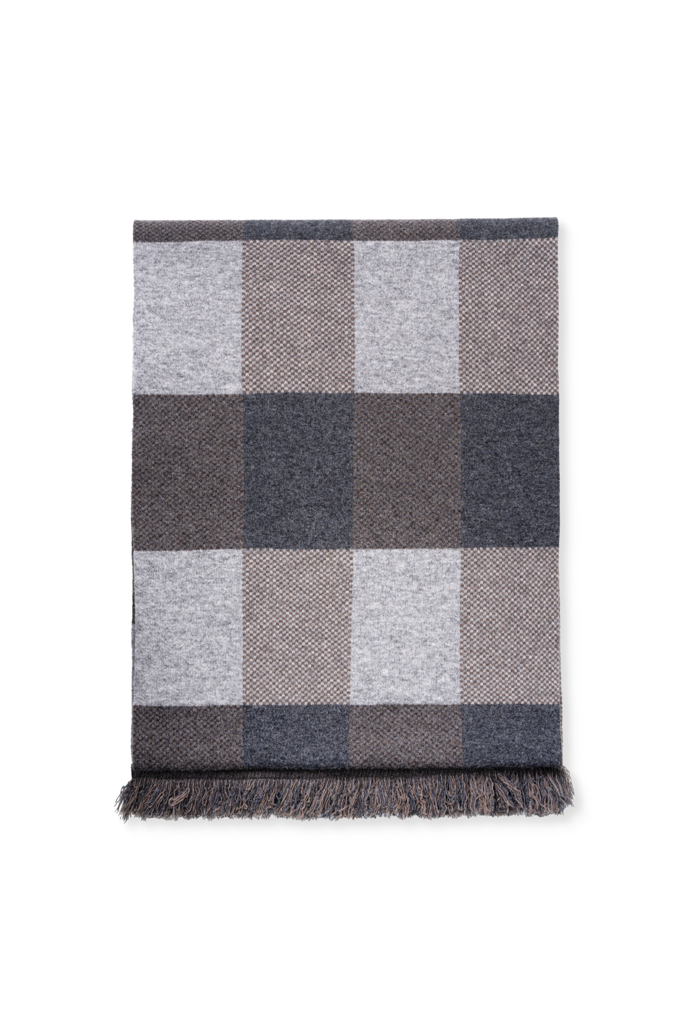Трикотажный палантин из кашемира. Модель в клетку с бахромой по краям. 