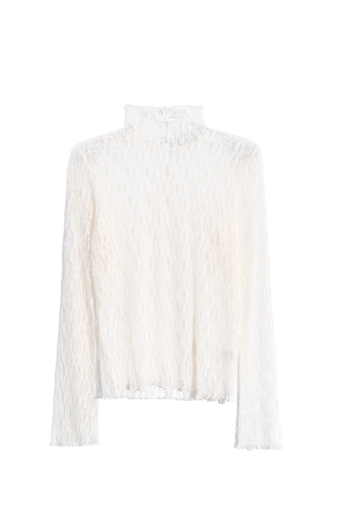 Топ из полупрозрачного кружева. Модель с длинными расклешенными к манжетам рукавами и воротником-стойкой с пуговицами. Изделие без подкладки.