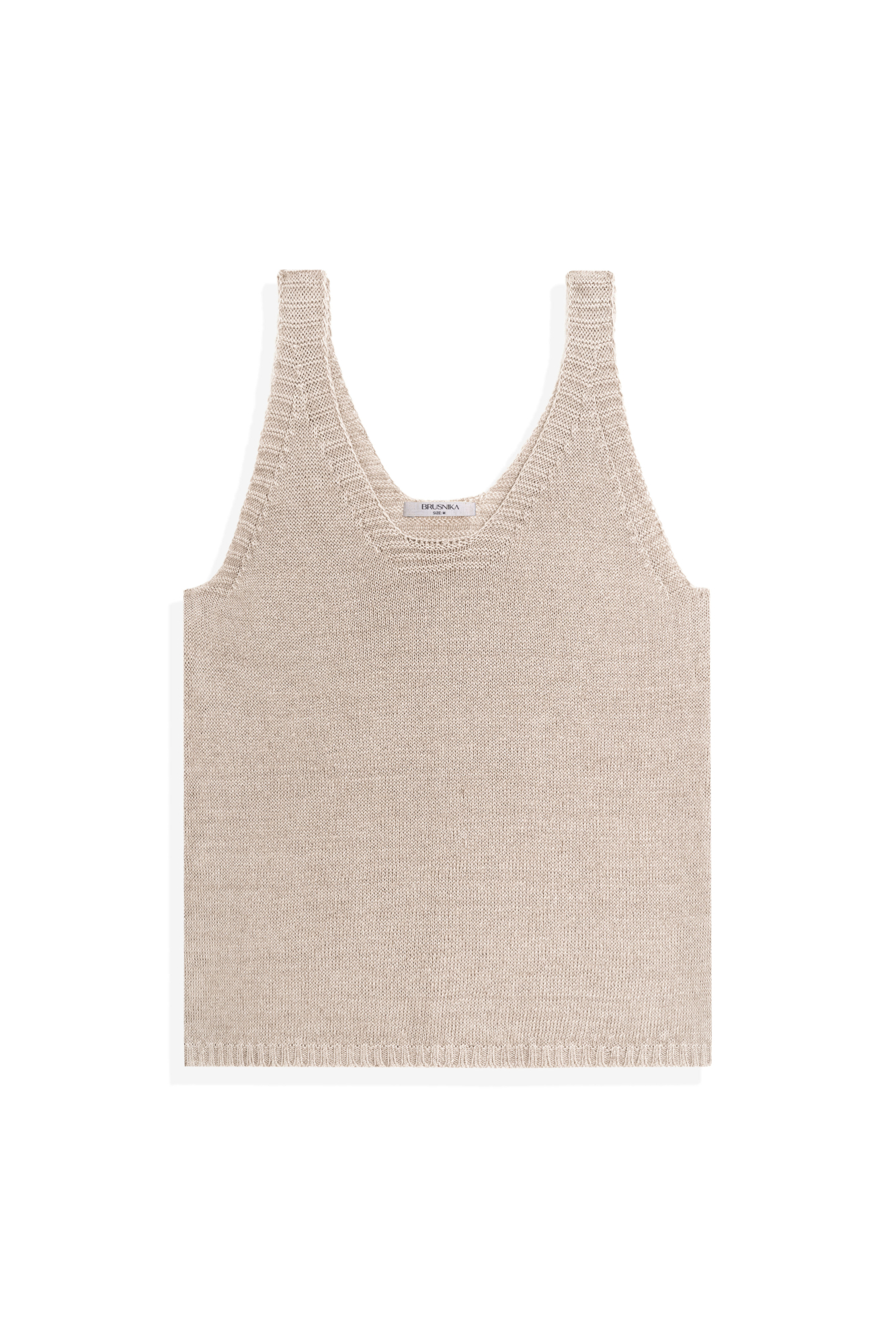 Трикотажный топ из 100% льна. Модель прямого кроя, на широких бретелях, с глубокой проймой и U-образным вырезом горловины. Края изделия выполнены в рубчик.