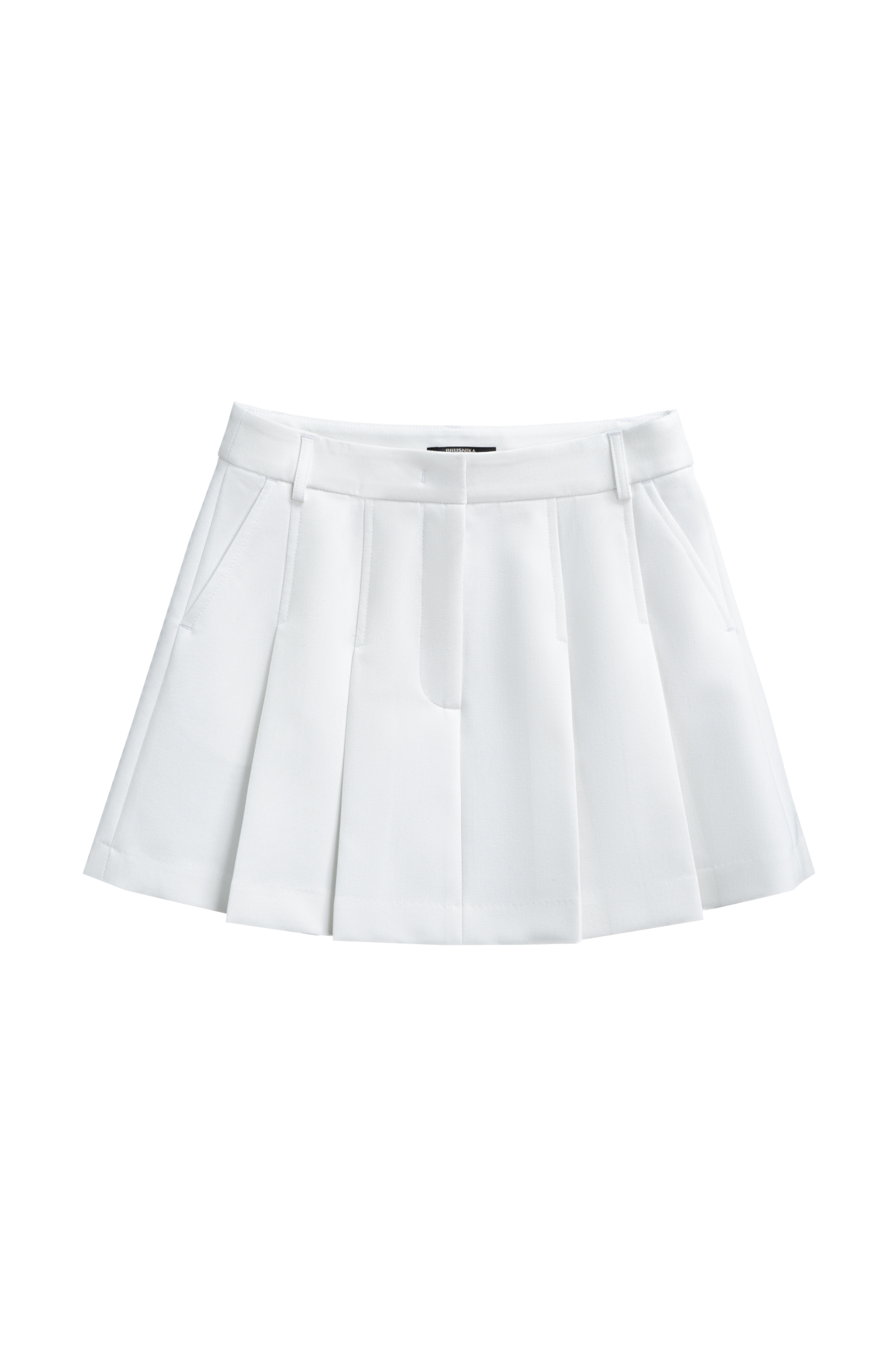 Юбка длины мини из поливискозы. Модель с крупными складками, боковыми карманами и шлевками на поясе для ремня. Застежка на молнию, крючок и внутреннюю пуговицу.