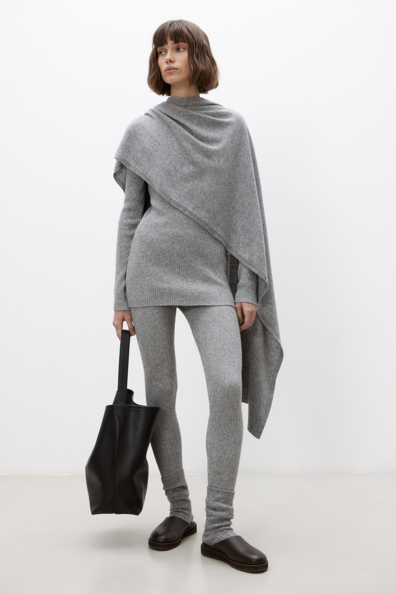 Трикотажные леггинсы из шерсти с добавлением кашемира. Модель выполнена в рубчик.&nbsp;&nbsp;&nbsp;&nbsp;&nbsp;&nbsp;