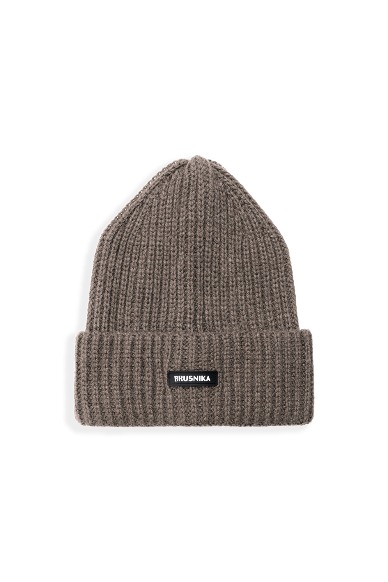 Шапка из шерсти альпака с отворотом и логотипом бренда.