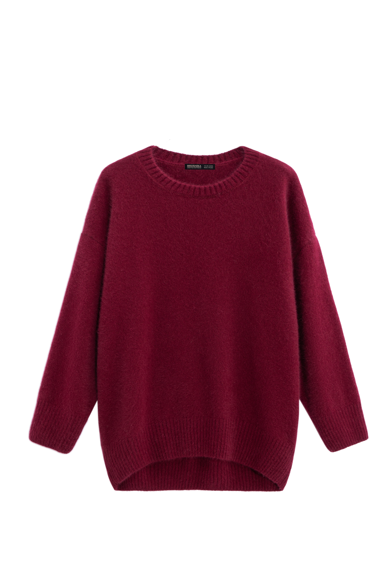 Трикотажный джемпер прямого силуэта. Содержание в пряже 70% натурального пуха лисы делает джемпер теплым и в тоже время очень легким. Модель со спущенным плечом, края изделия в рубчик.