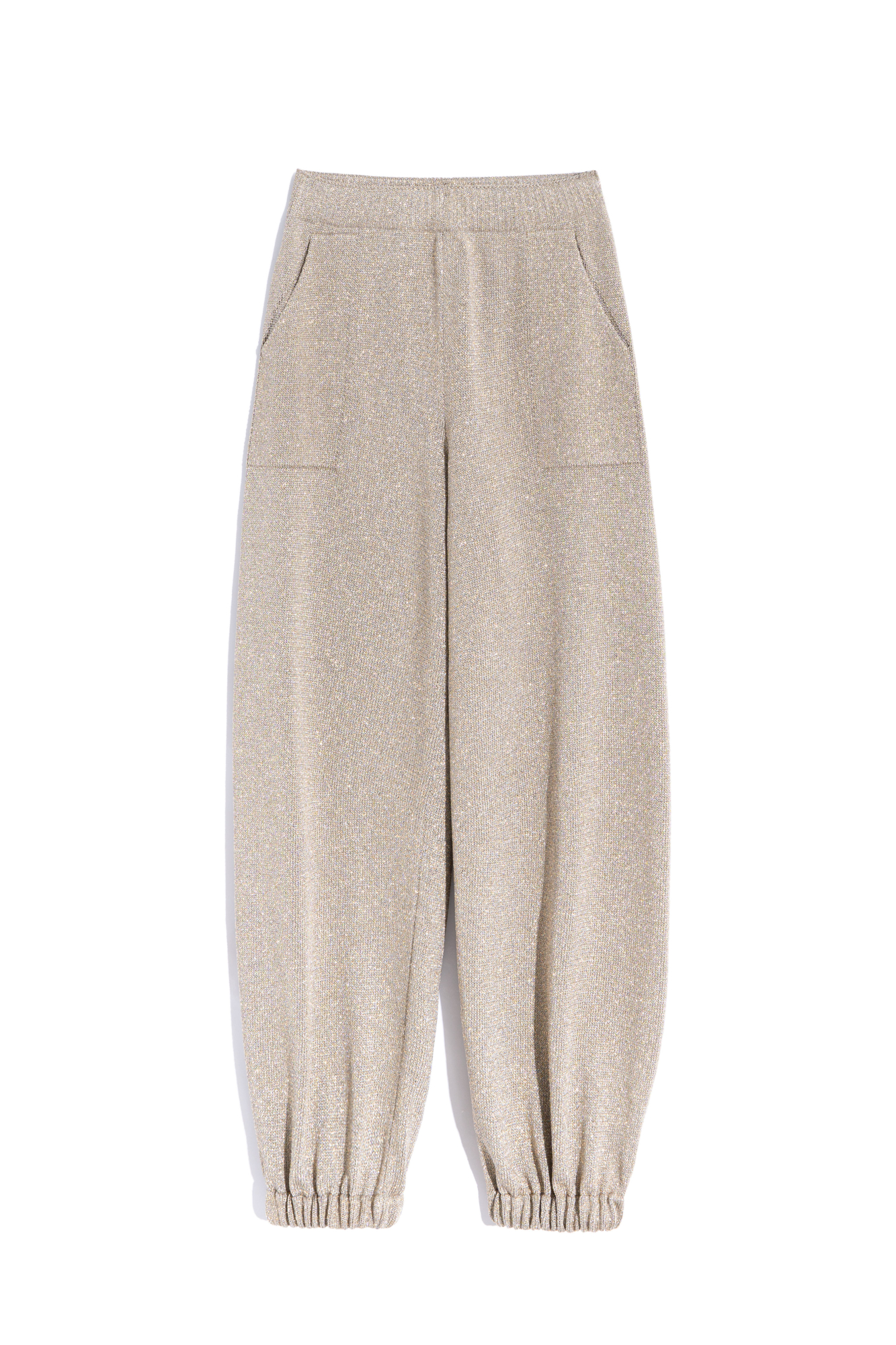 Трикотажные брюки-джоггеры из вискозы с добавлением люрекса. Модель с эластичным поясом на кулиске, боковыми карманами и манжетами на резинке.