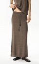 Трикотажная юбка длины макси из 100% льна. Модель свободного силуэта с эластичным поясом в рубчик на кулиске.