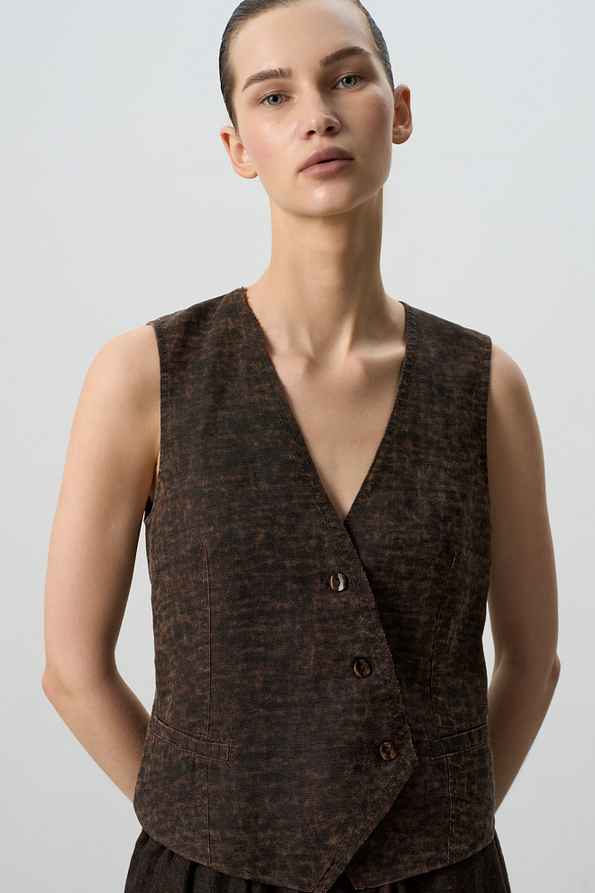Жилет с косой застежкой