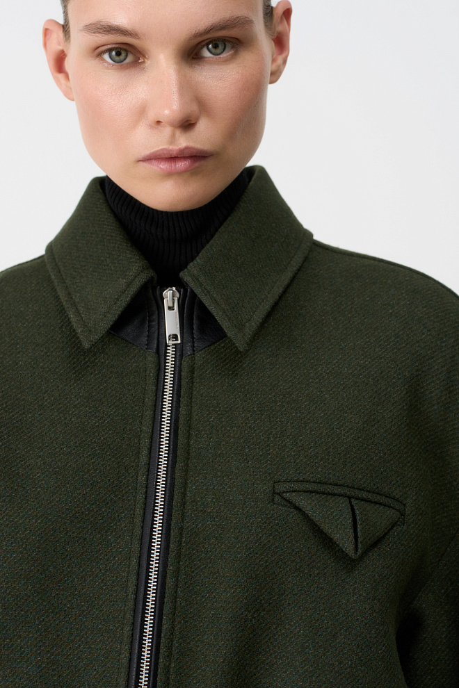 Шерстяной бомбер с отложным с воротником