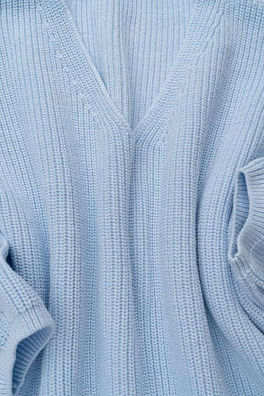 Трикотажный джемпер из хлопка с V-образным вырезом