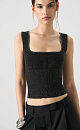 Короткий трикотажный корсет из вискозы с добавлением люрекса. Модель приталенного силуэта, с квадратным вырезом и широкими бретелями. Застежка на молнию сзади. 