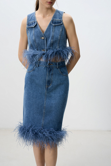 Джинсовая юбка миди с перьями