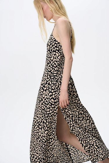 Принтованный сарафан на тонких бретелях