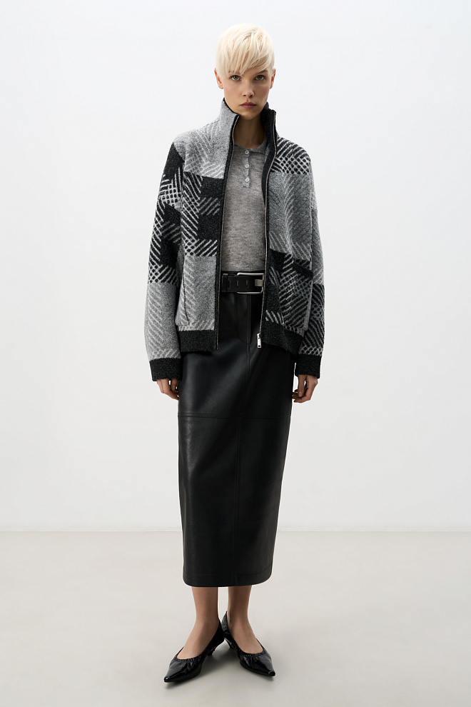 Трикотажный бомбер в клетку