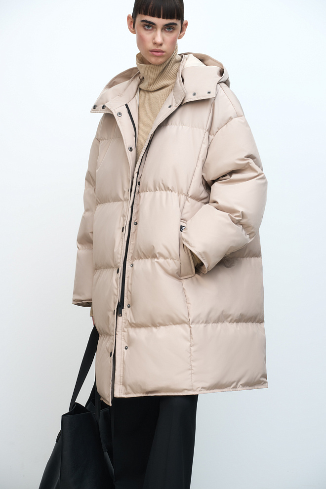 Утепленный пуховик с капюшоном 