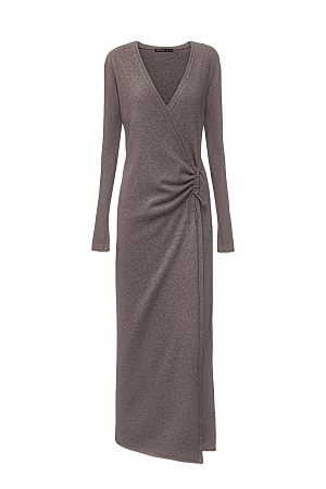 коричневый Трикотажное платье на запах из шерсти и кашемира. Модель приталенного силуэта с V-образным вырезом, длинными рукавами и кулиской на талии. Подол платья и манжеты рукавов декорированы валиками.