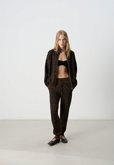 Джоггеры с анималистичным принтом