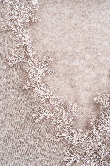 Джемпер из шерсти мериноса с кружевом