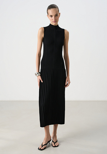 Платье с юбкой плиссе