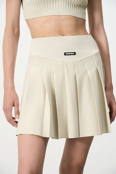 Трикотажная юбка плиссе в теннисном стиле